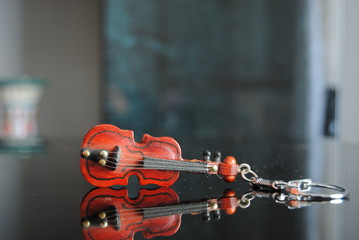 Miniature Stradivari violin keychain 