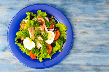 Vegetable salad with canned fish