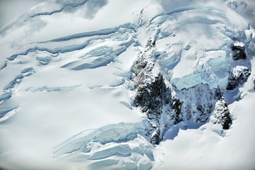 Fototapeta na wymiar New Zealand. Snowy peaks of the Southern Alps.