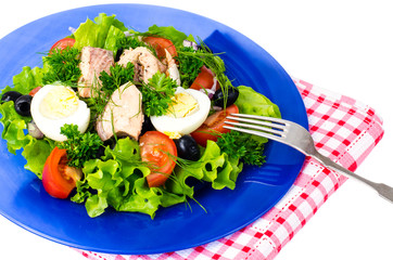 Vegetable salad with canned fish