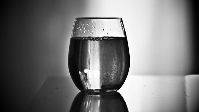 Wasser im Glas