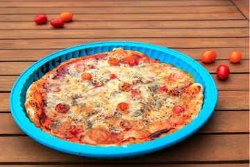 Smakowita pizza z pomidorami