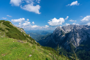 Naklejka premium Kaiserbachtal Weg zum Stripsenjochhaus
