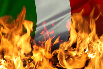 Flächenbrand in Italien wegen anhaltender Hitze