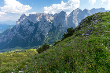 Fototapeta premium Kaiserbachtal Weg zum Stripsenjochhaus