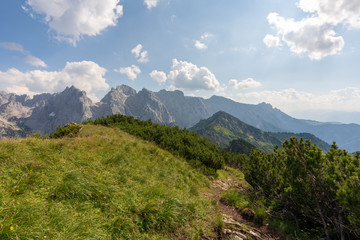 Naklejka premium Kaiserbachtal Weg zum Stripsenjochhaus