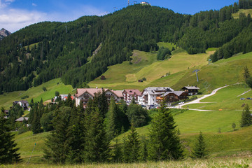 Piccolo villaggio alpino in Val Badia