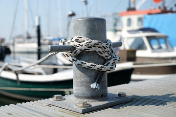 Fototapeta premium Festmacherpoller am Hafen