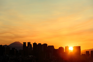 東京・夕暮れの新宿