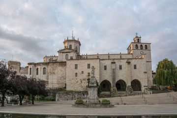 Fototapeta na wymiar Catedral de Santander Cantabria España 