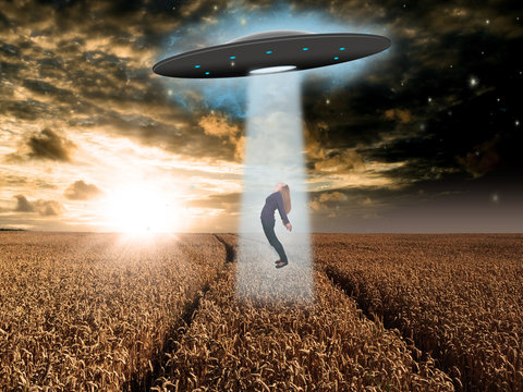 Ufo &uuml;ber Weizenfeld entf&uuml;hrt eine Frau