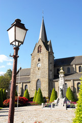 Obraz premium Ville de Condé-sur-Noireau, église Saint-Martin, réverbère et monument aux morts, département du Calvados, Normandie, France