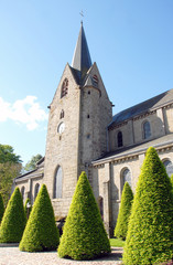 Fototapeta na wymiar Ville de Condé-sur-Noireau, église Saint-Martin et les jardins, département du Calvados, Normandie, France