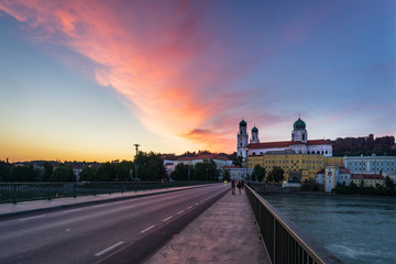 Fototapeta na wymiar Dom Sankt Stephan in Passau im Sonnenuntergang