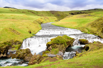 península de Snaefellsnes. Escena de la mañana pintoresca y hermosa. Lugar famoso de la cascada...