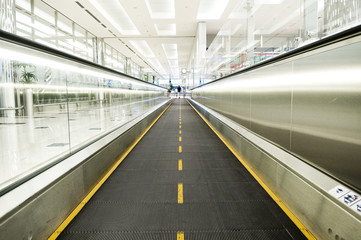 Rollteppich an einem Flughafen