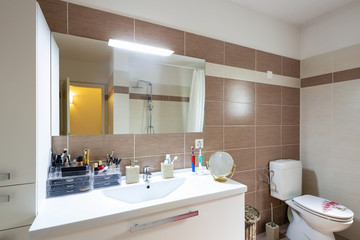 Spacious and bright bathroom with tiles