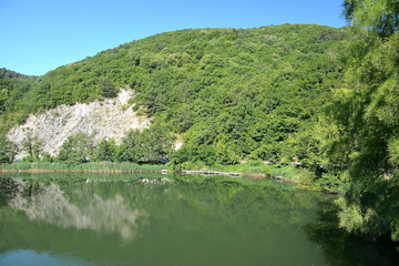 Obraz premium Morning on the river at the foot of the mountain