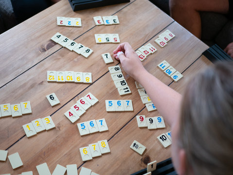 Playing rummy game