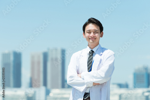腕組みをする白衣の男性 Wall Mural Wallpaper Murals Chachamal 腕組みをする白衣の男性 Wall Mural Wallpaper Murals Chachamal