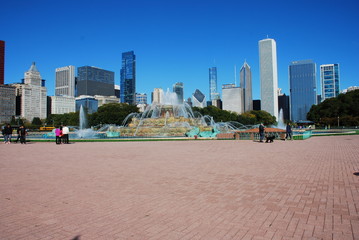 Fototapeta na wymiar Chicago Skyline viewed from Buckingham Fountain