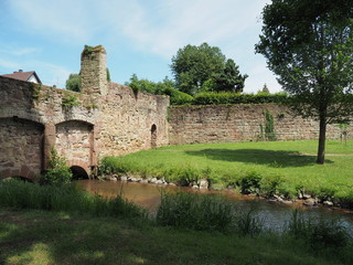 Wissembourg - Wei&szlig;enburg &ndash; Weisseburch - im Elsass - mit mittelalterlichem Stadtkern und Stadtmauer
