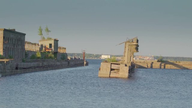 18685_The_old_soviet_demagnetizer_harbour_port_in_Hara_Estonia.mov