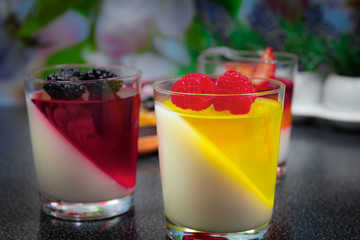 Deser owocowy © duncaen