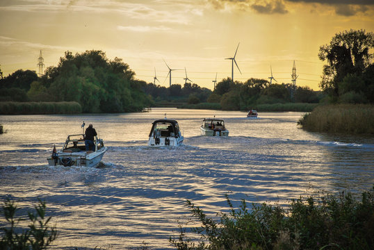 Motorboote auf der Lesum