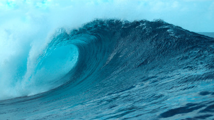 CLOSE UP: Picturesque tube wave crashes wildly and splashes ocean water in air.