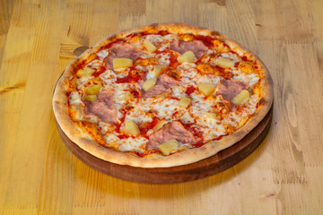 Pizza with ham