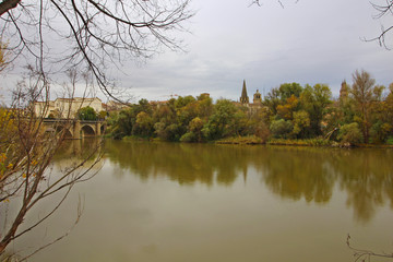Obraz premium Puente de piedra, Logroño, España