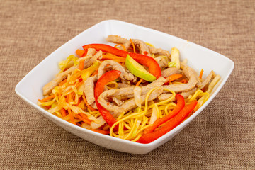 Wook noodle with chicken and vegetables