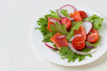  Fresh salad from salmon and vegetables.