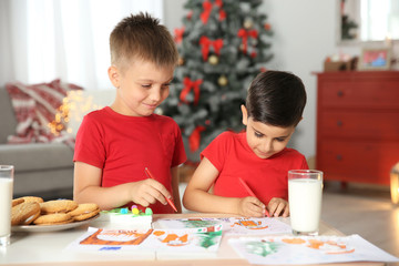 Obraz na płótnie Canvas Little children drawing picture at home. Christmas celebration