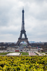 Fototapeta premium The famous Tour Eiffel at the end of winter
