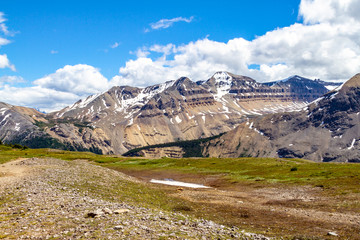 Fototapeta na wymiar Canadian Rockies at Parker Ridge Hiking Trail in Jasper National Park