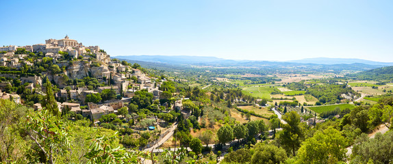 View to the village of Gordes. Vaucluse, Provence-Alpes-Cote d’A - 215181635