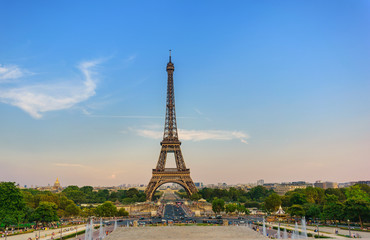 Fototapeta premium Eiffel tower during sunset