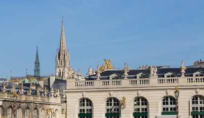 Place Stanislas Nancy Frankreich bei blauem Himmel