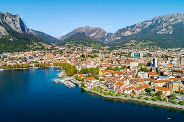 Fototapeta na wymiar Lecco - Lago di Como (IT) - Vista aerea panoramica della città 