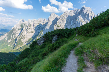 Fototapeta premium Kaiserbachtal Weg zum Stripsenjochhaus