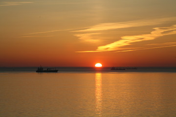 Fototapeta na wymiar Early morning in the Strait of Sund at Copenhagen. 003. 