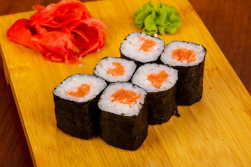 Salmon maki roll