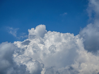 Obraz na płótnie Canvas Cumulus clouds in the blue sky