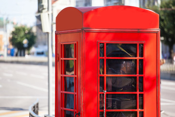 red english telephone booth