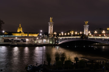 Fototapeta na wymiar Alexander II bridge and Invalides Museum