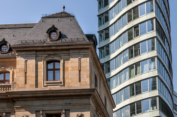 Gebäudekomplex Frankfurter Welle mit Bankhaus Julius Bär im Vordergrund