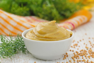 Mustard in bowl © lisa870