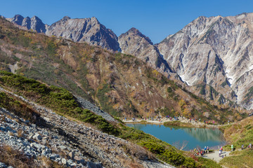 秋の八方池と不帰の嶮